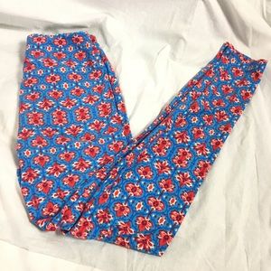 $5 Lowest price before donating! Lularoe One Size Leggings
